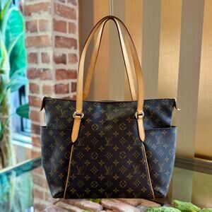 LOUIS VUITTON Totally Monogram MM